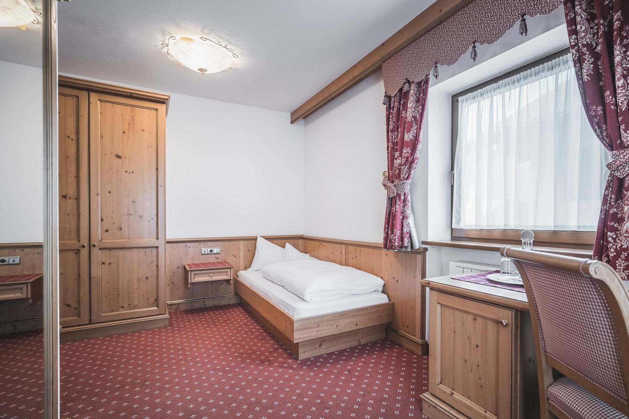 Hotel Alpenblick Sexten Exteriör bild