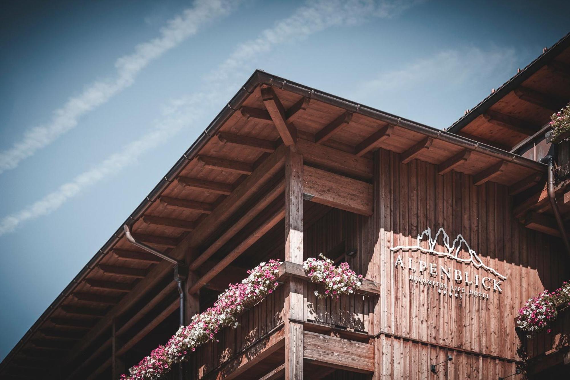Hotel Alpenblick Sexten Exteriör bild